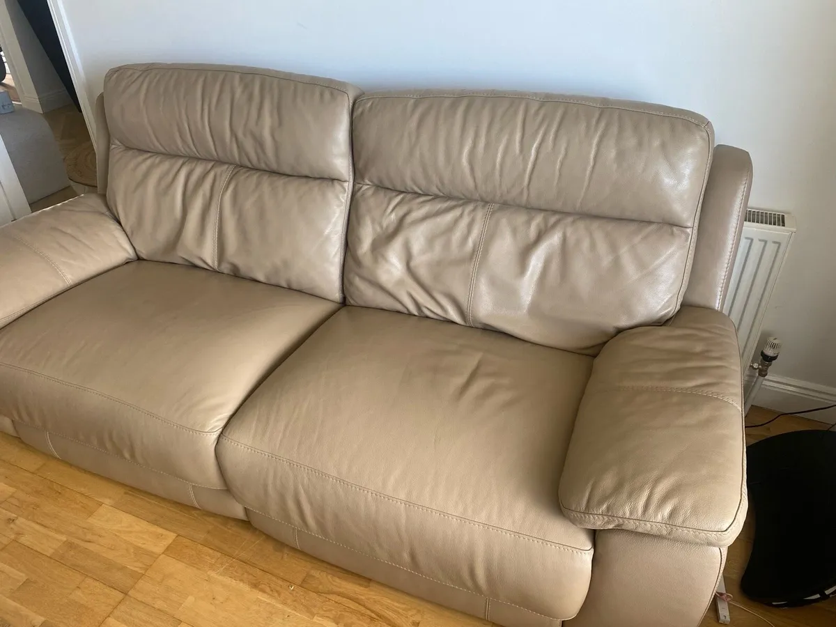 Leather reclining couch - Image 2