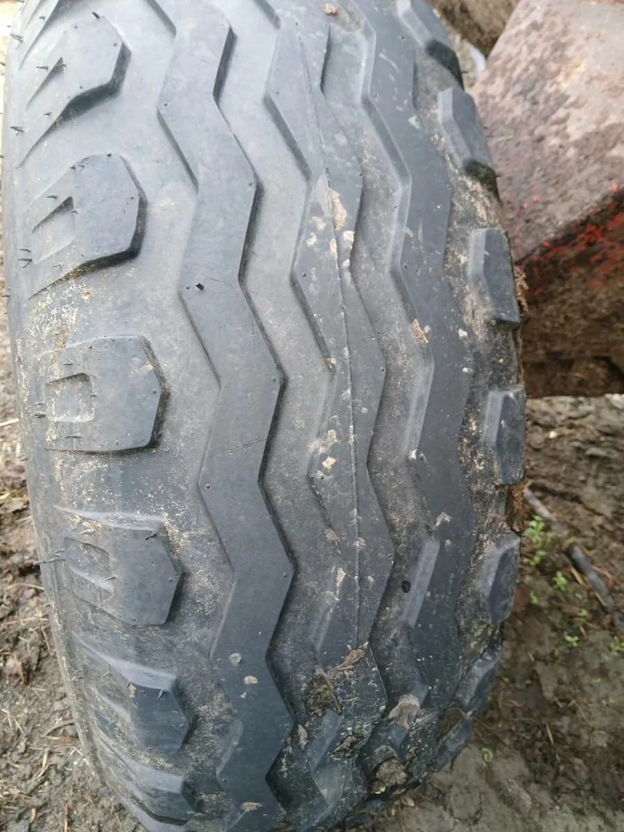 Tyres on rims 12.5/80-15.3 - Image 2