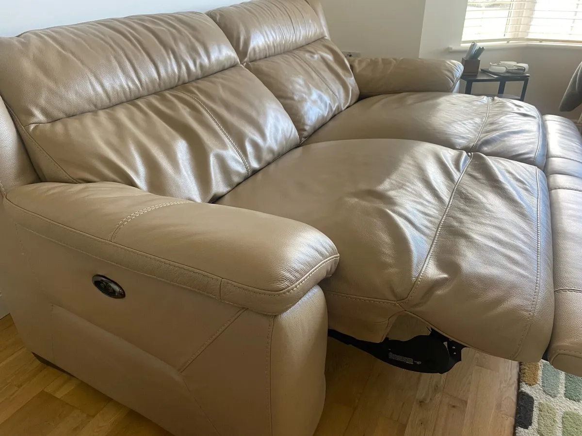 Leather reclining couch - Image 4