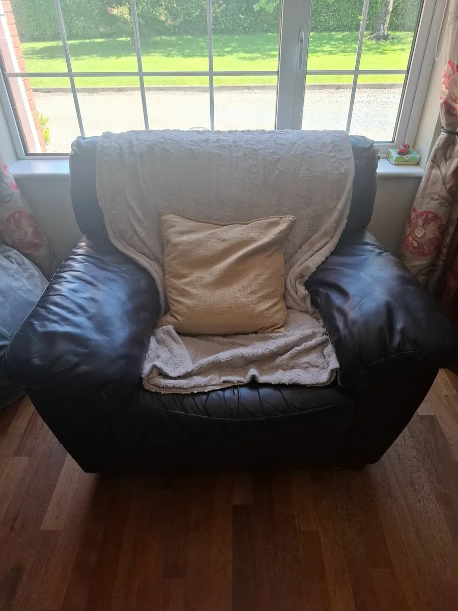 Leather suite - Image 4