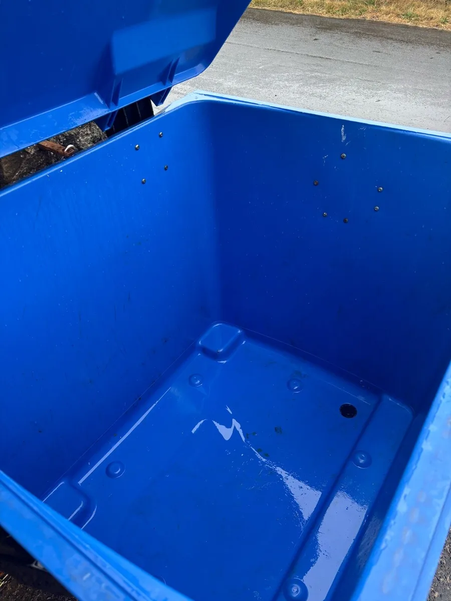 Blue/Green/Red 1100L Wheelie Bins - Image 3