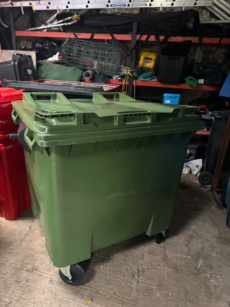 Blue/Green/Red 1100L Wheelie Bins - Image 4