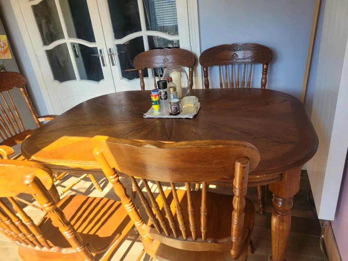 Extendable dining table & 8 chairs - Image 2