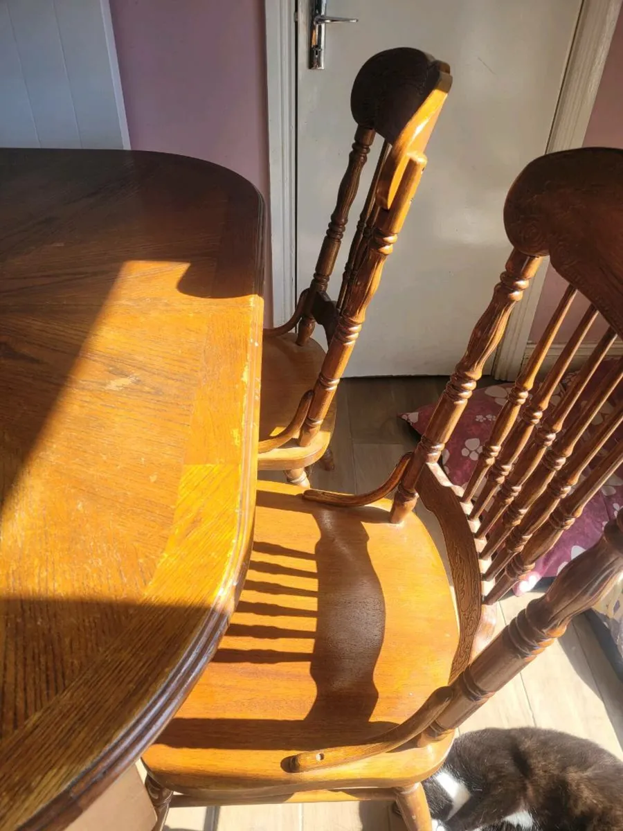 Extendable dining table & 8 chairs - Image 4