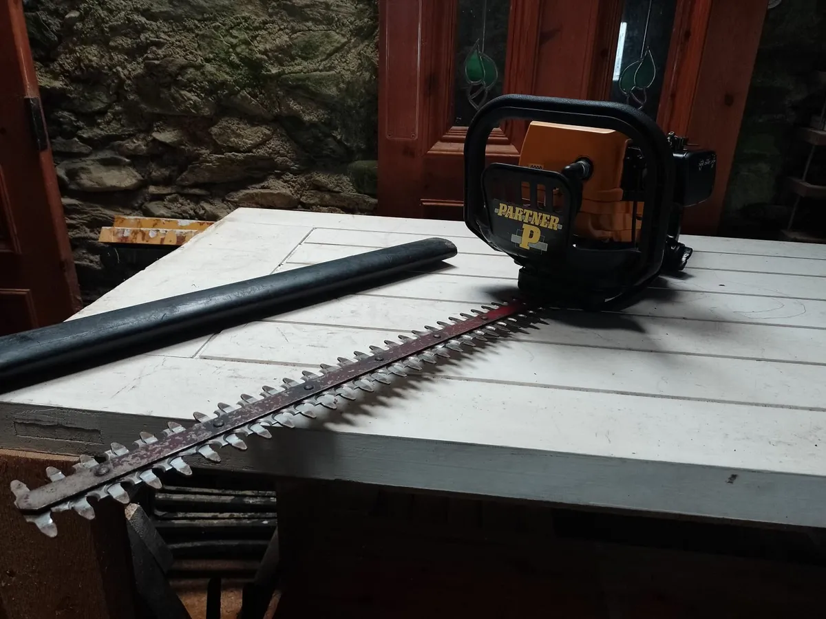 PARTNER HEDGE TRIMMER. RUNNING BUT LEAKING FUEL. - Image 3