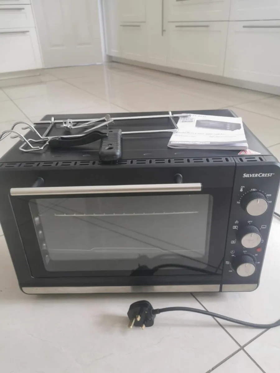 Portable electric oven and grill - Image 1