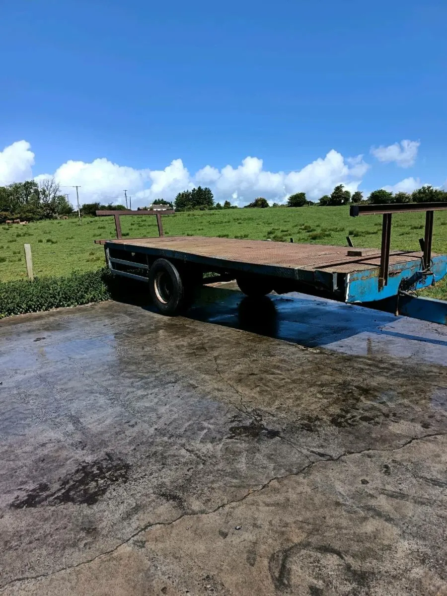Bale trailer - Image 1