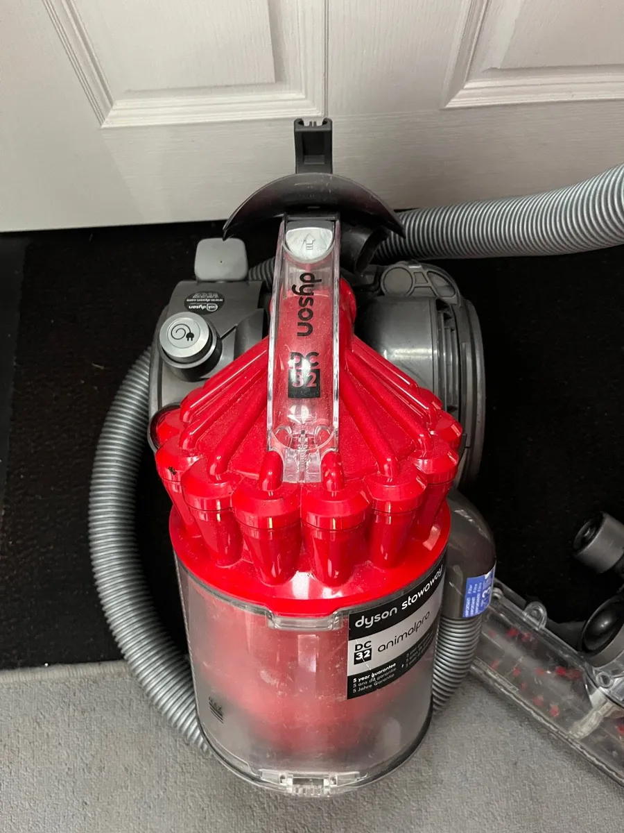 Dyson DC 32 Animal Pro Vacuum - Image 2