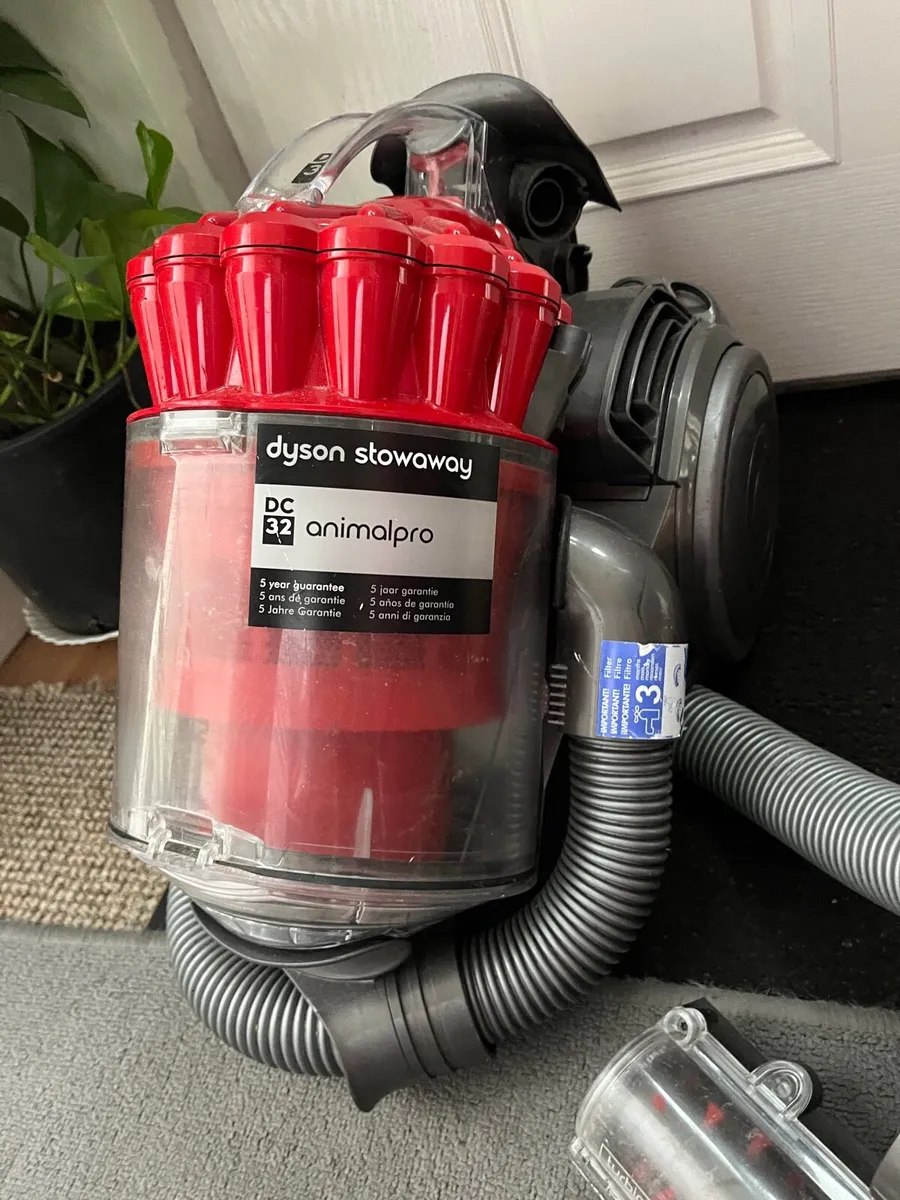 Dyson DC 32 Animal Pro Vacuum - Image 1