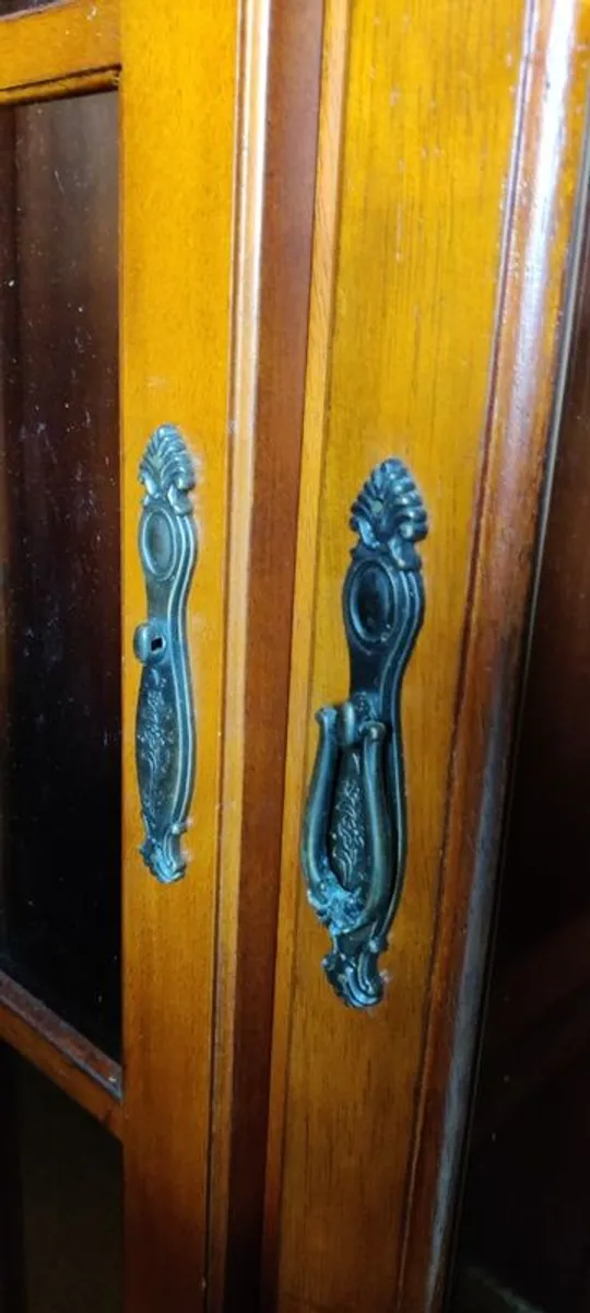 Display Cabinet - Image 3