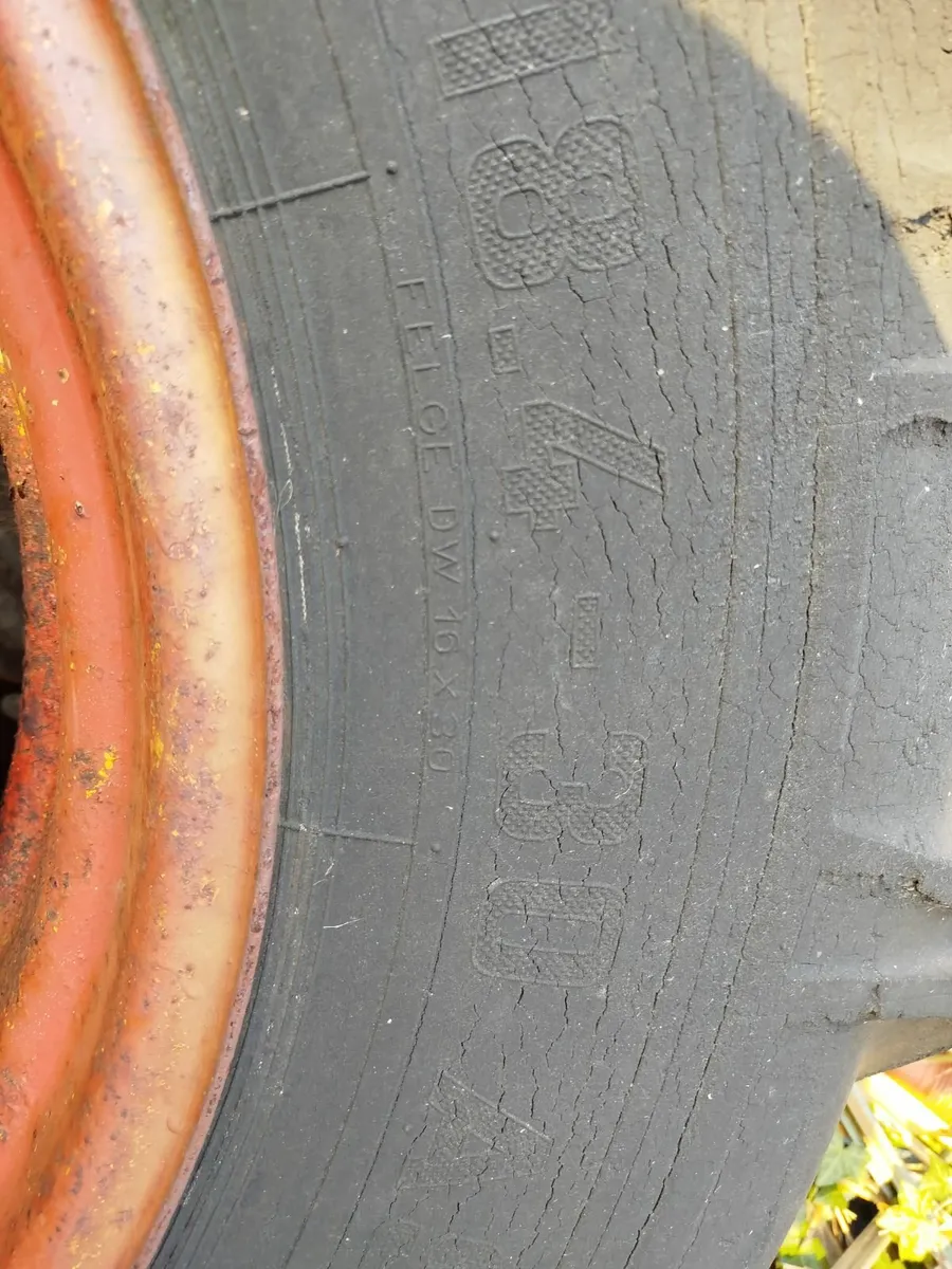 Tractor tyre's for David brown 995 - Image 2