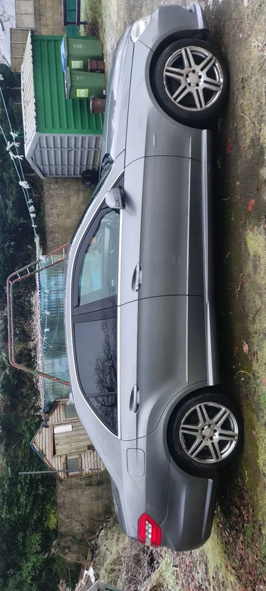 Mercedes-Benz E-Class 2012 - Image 3