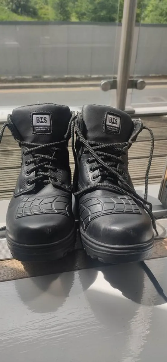 clothes, boots for motorcycle bicycle ride - Image 2