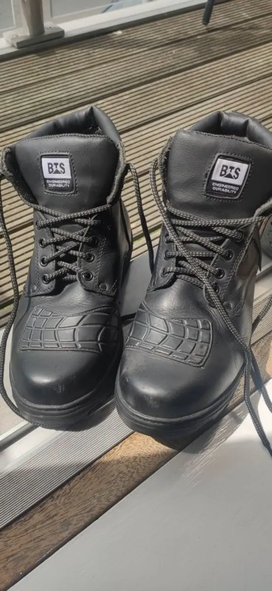 clothes, boots for motorcycle bicycle ride - Image 4