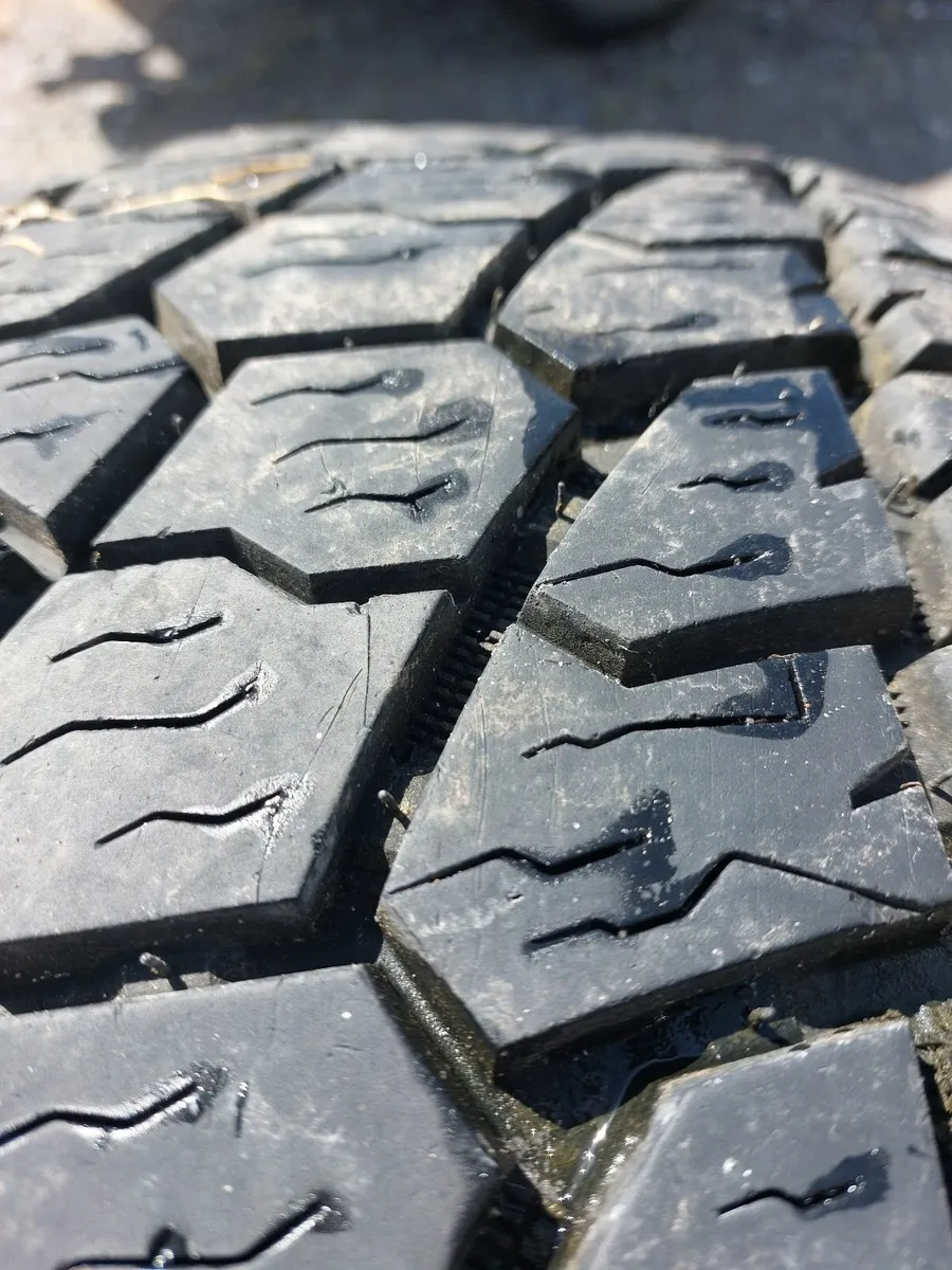 Wheel tyre set 16x8  285 75 16 - Image 3