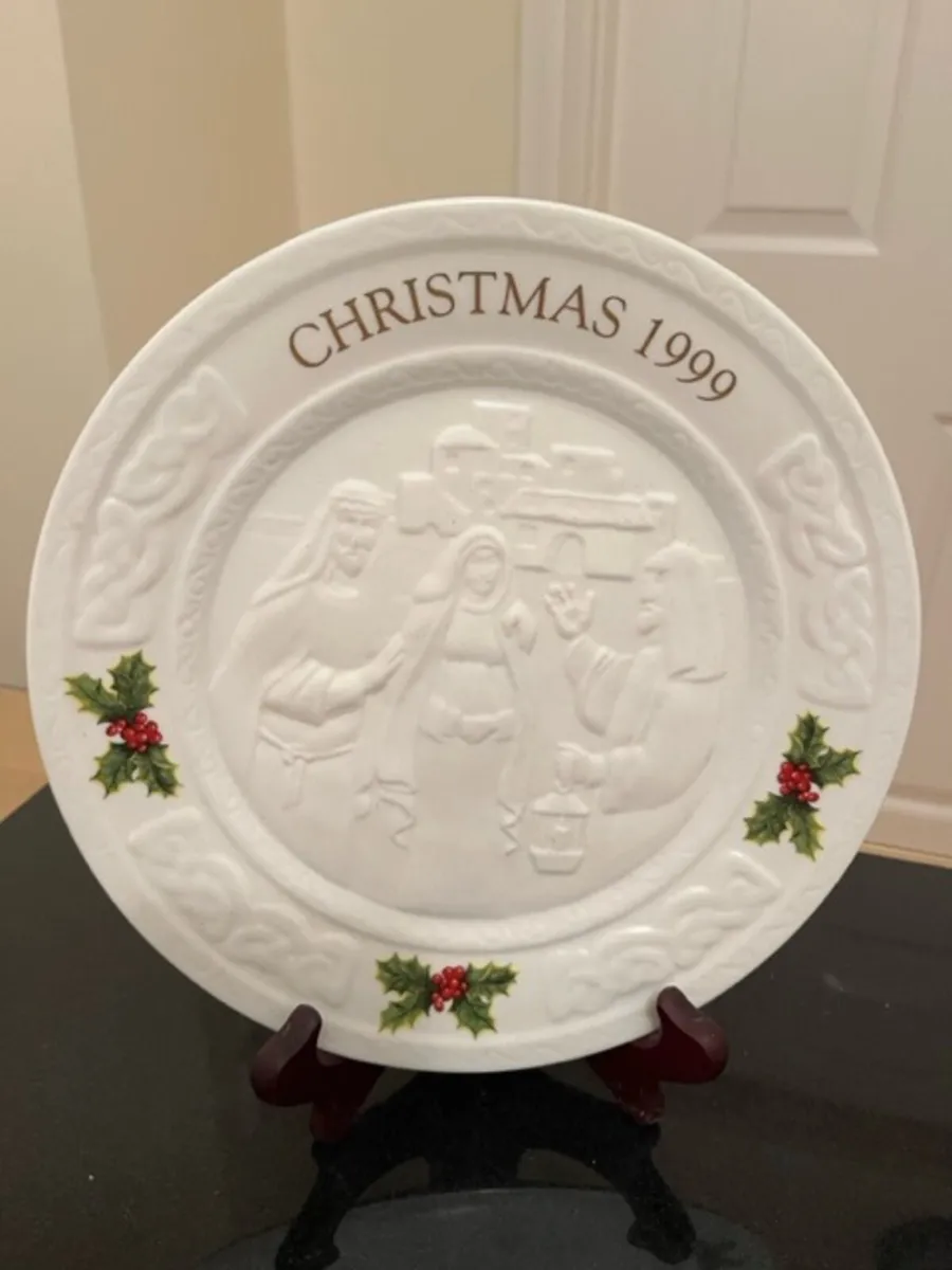Porcelain Christmas Plate + stand 1999