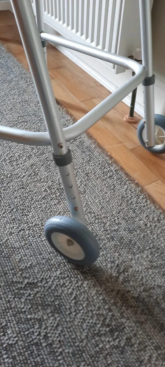 Walking frame - Image 1