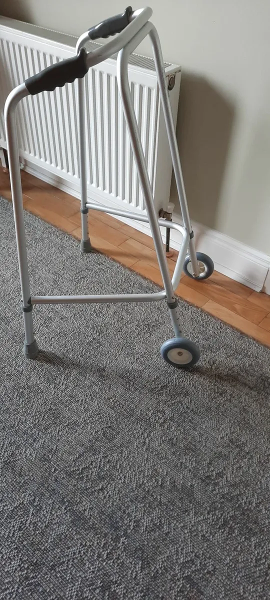 Walking frame - Image 2