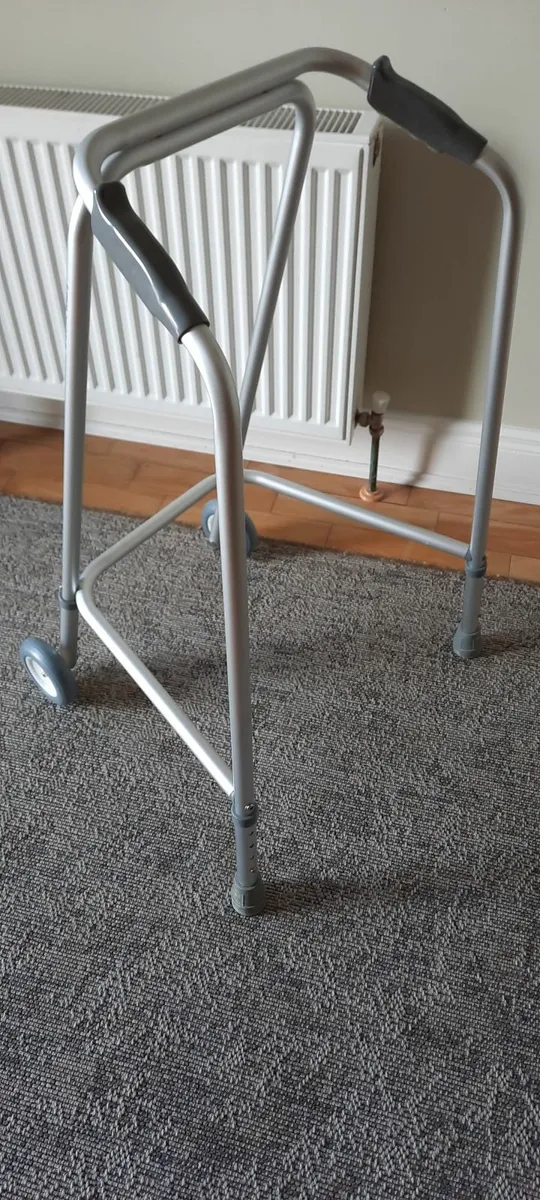 Walking frame - Image 3