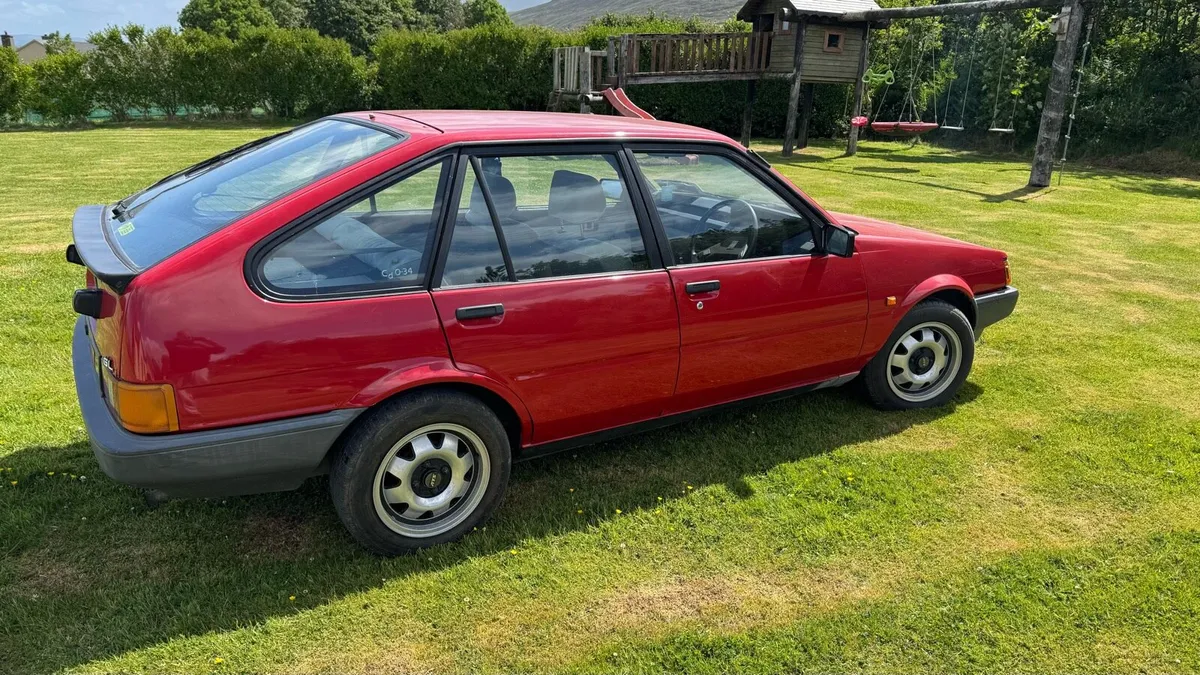 Toyota Corolla 1300 GL - Image 2