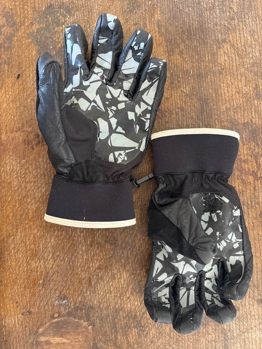 Snow boarding gloves - Image 1
