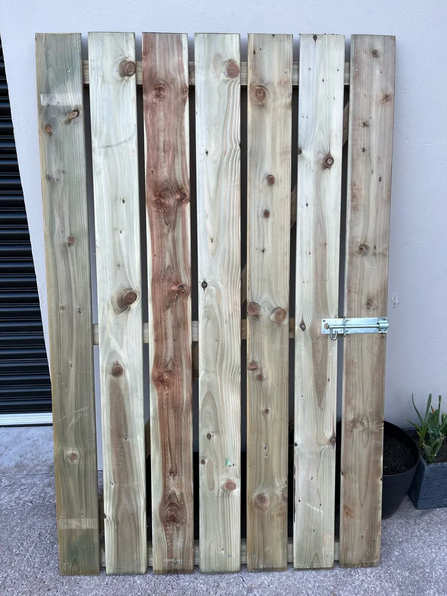 Fencing board gates - Image 2