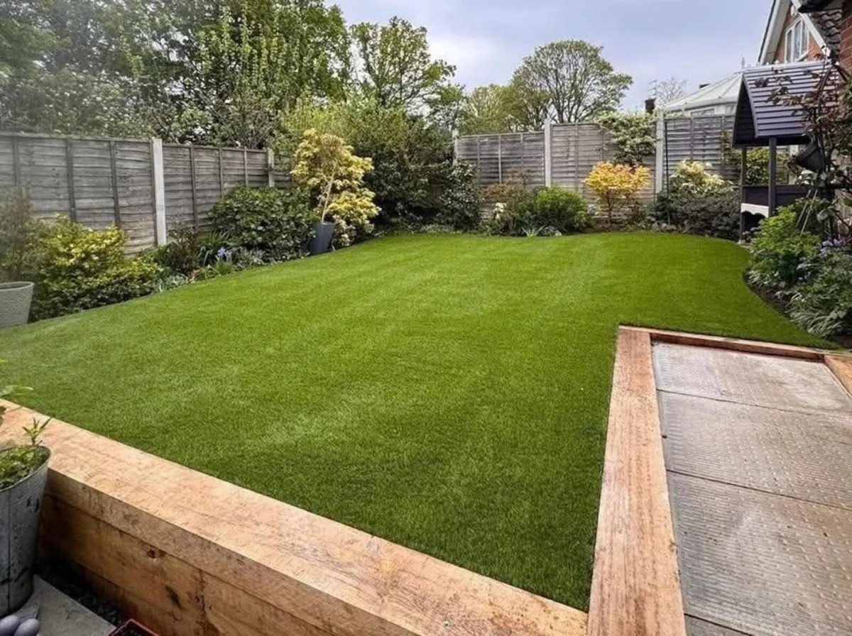 New artificial grass can be cut big or small - Image 4