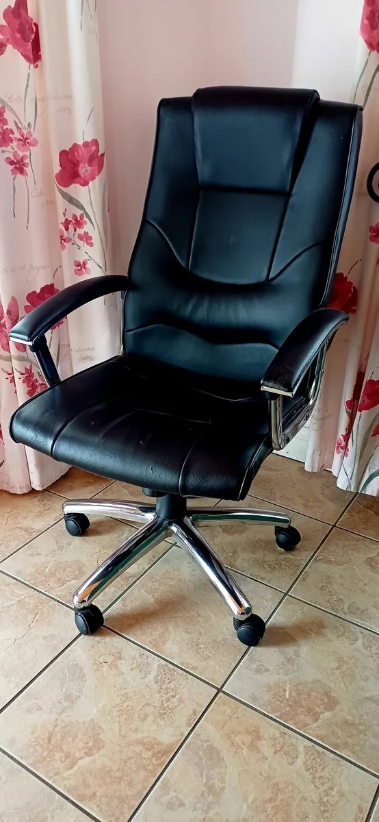 Office chairs - Image 1
