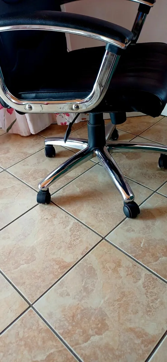 Office chairs - Image 2