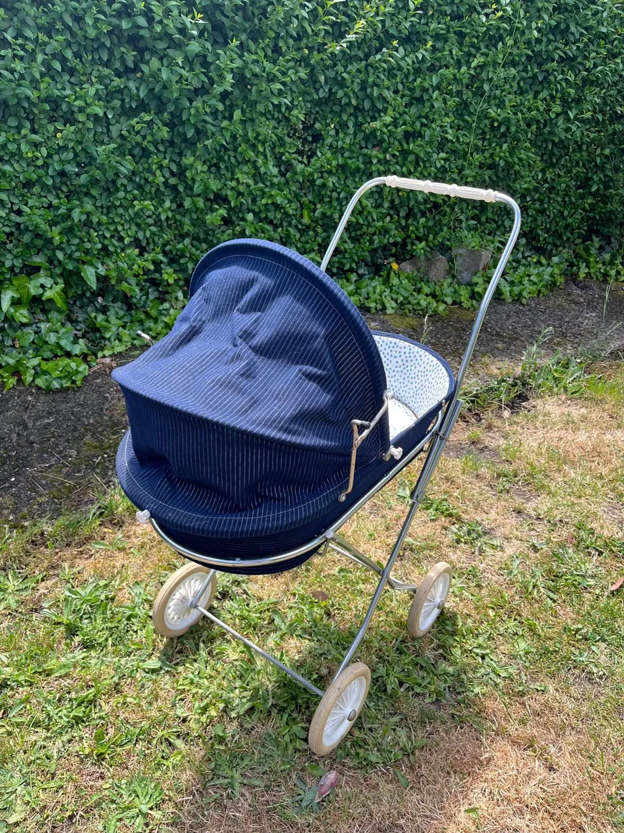 Vintage Pram - Image 2