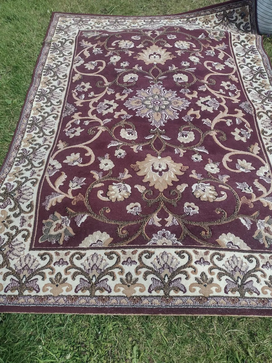 Ex large burgundy sitting room rug - Image 1