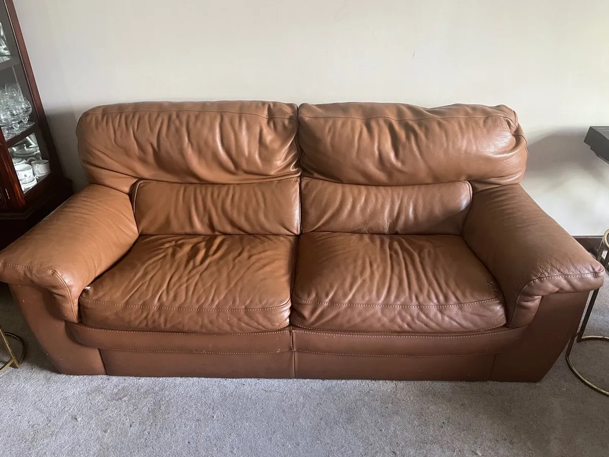 Leather couch - Image 4