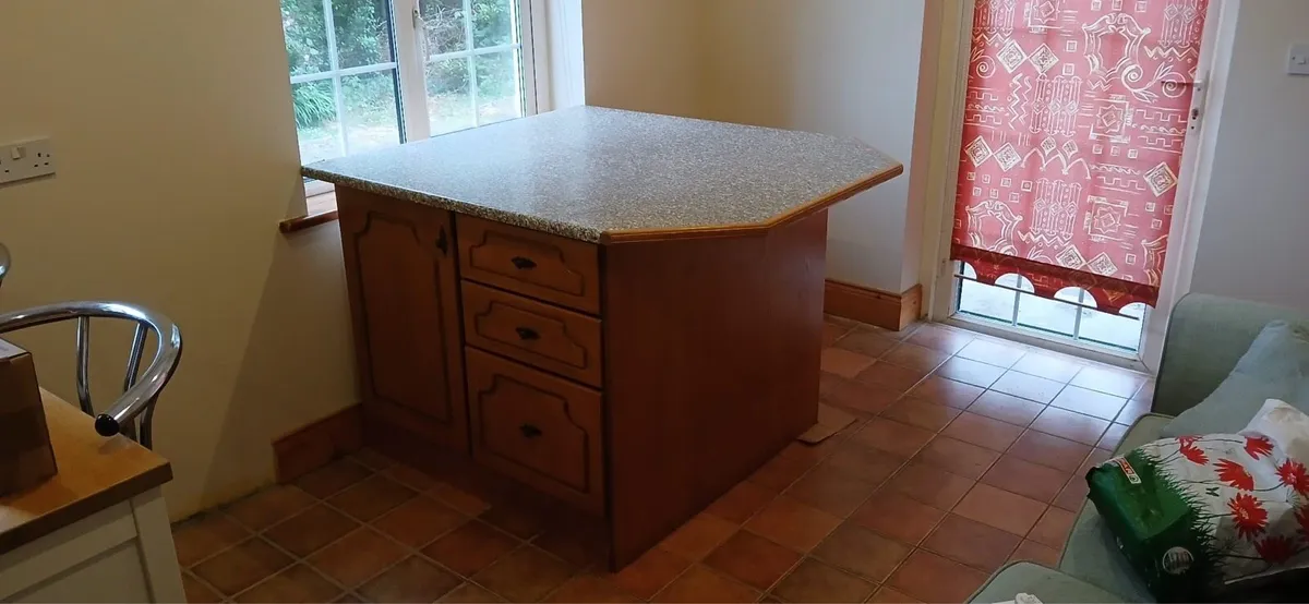 Kitchen Island - Image 1