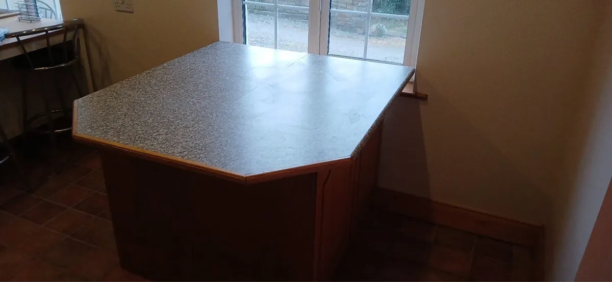 Kitchen Island - Image 3