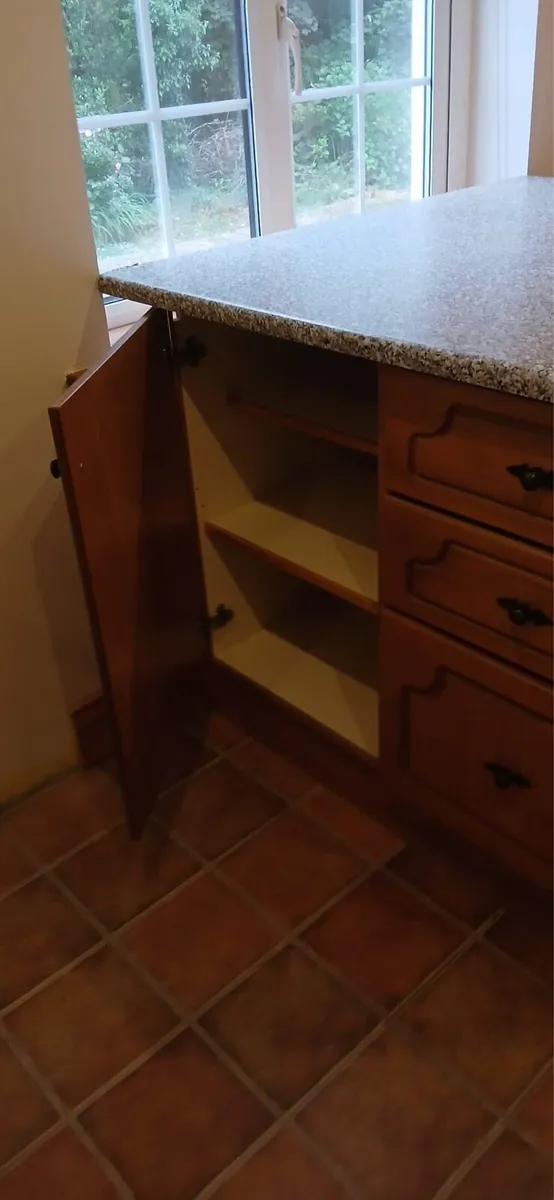Kitchen Island - Image 4