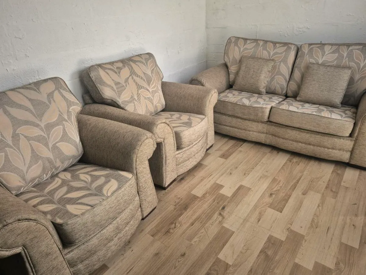 Suite for sale with delivery - Image 1