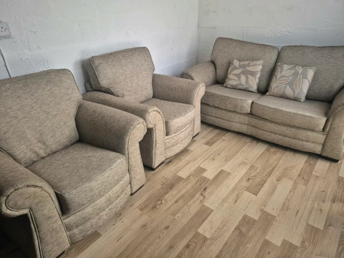 Suite for sale with delivery - Image 3