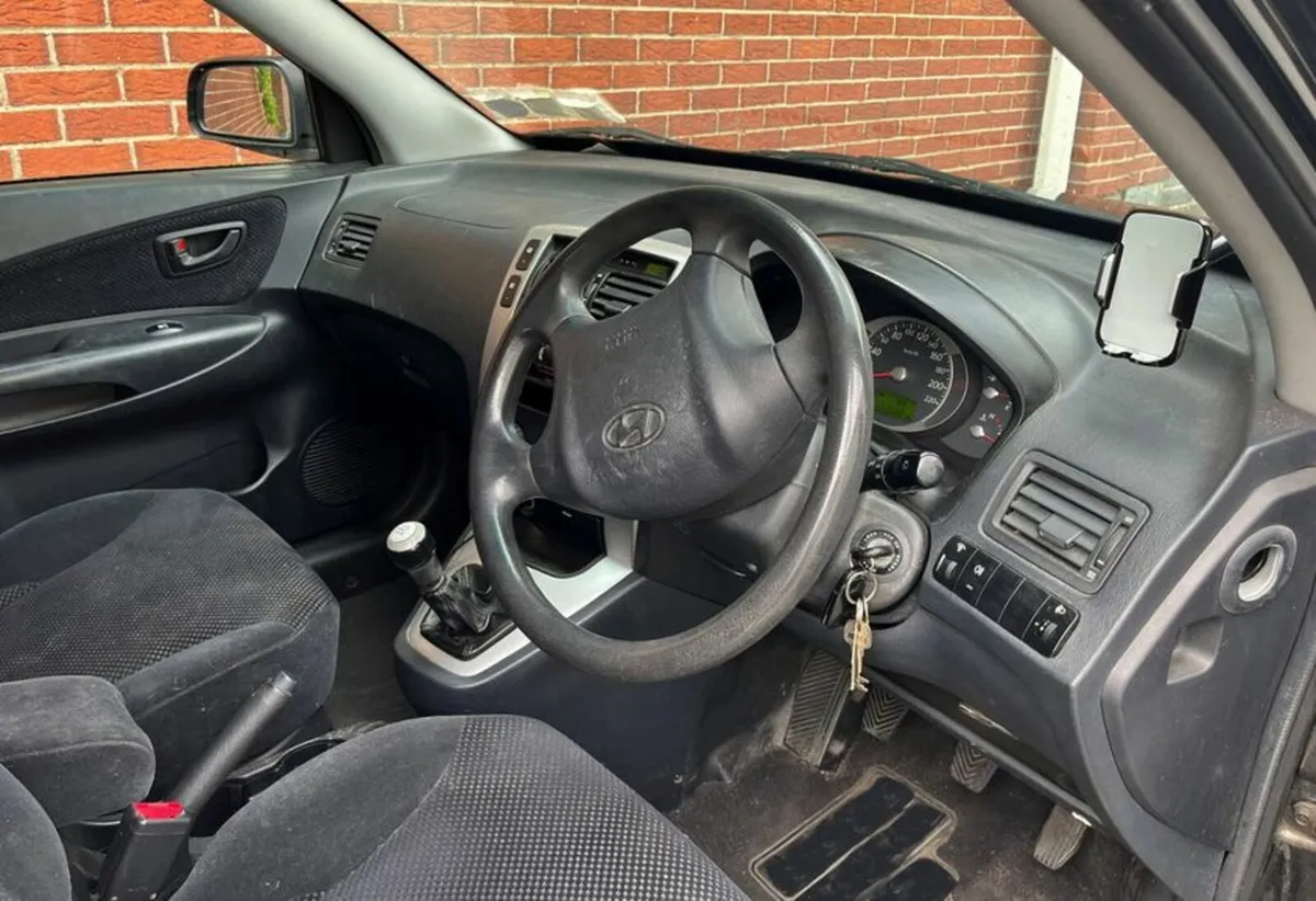 Hyundai Tucson 2006 - Image 4