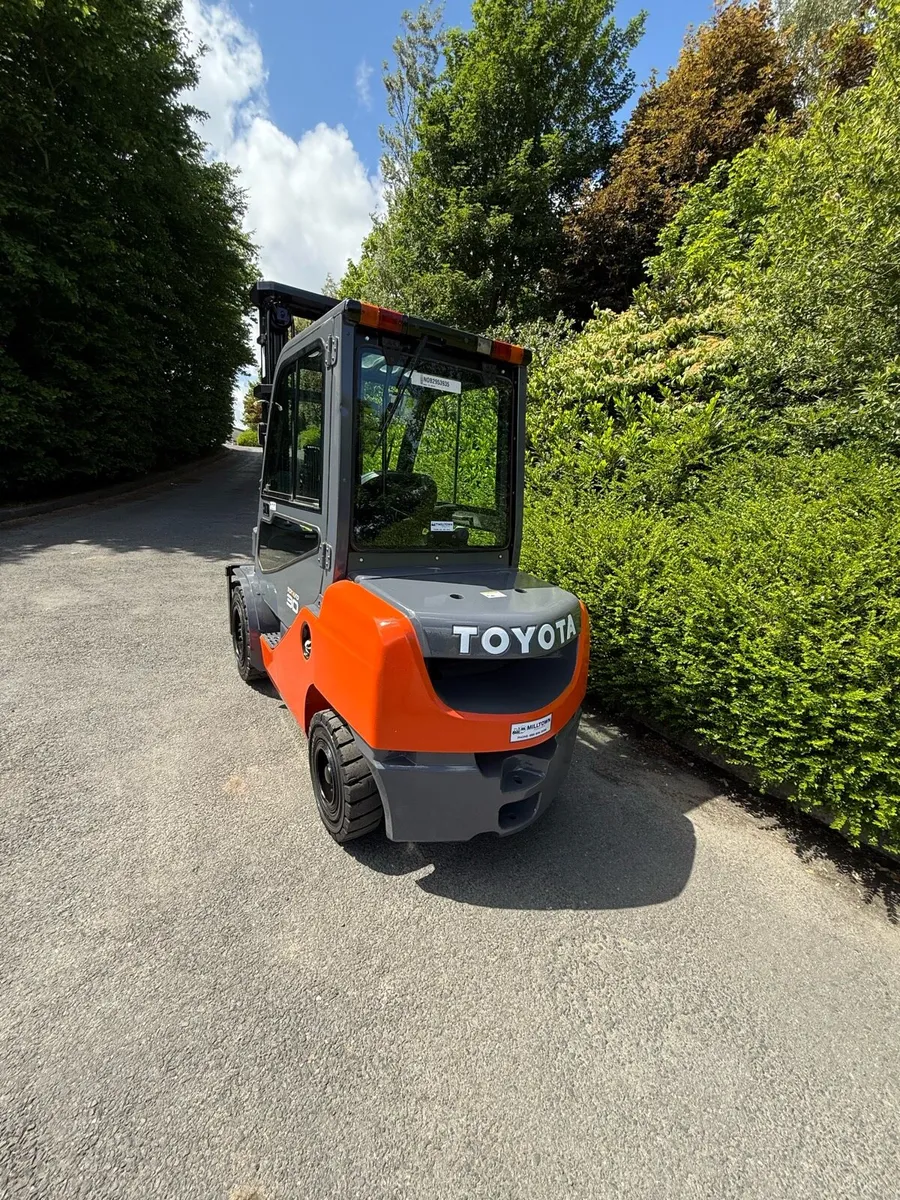 Forklift - Image 2