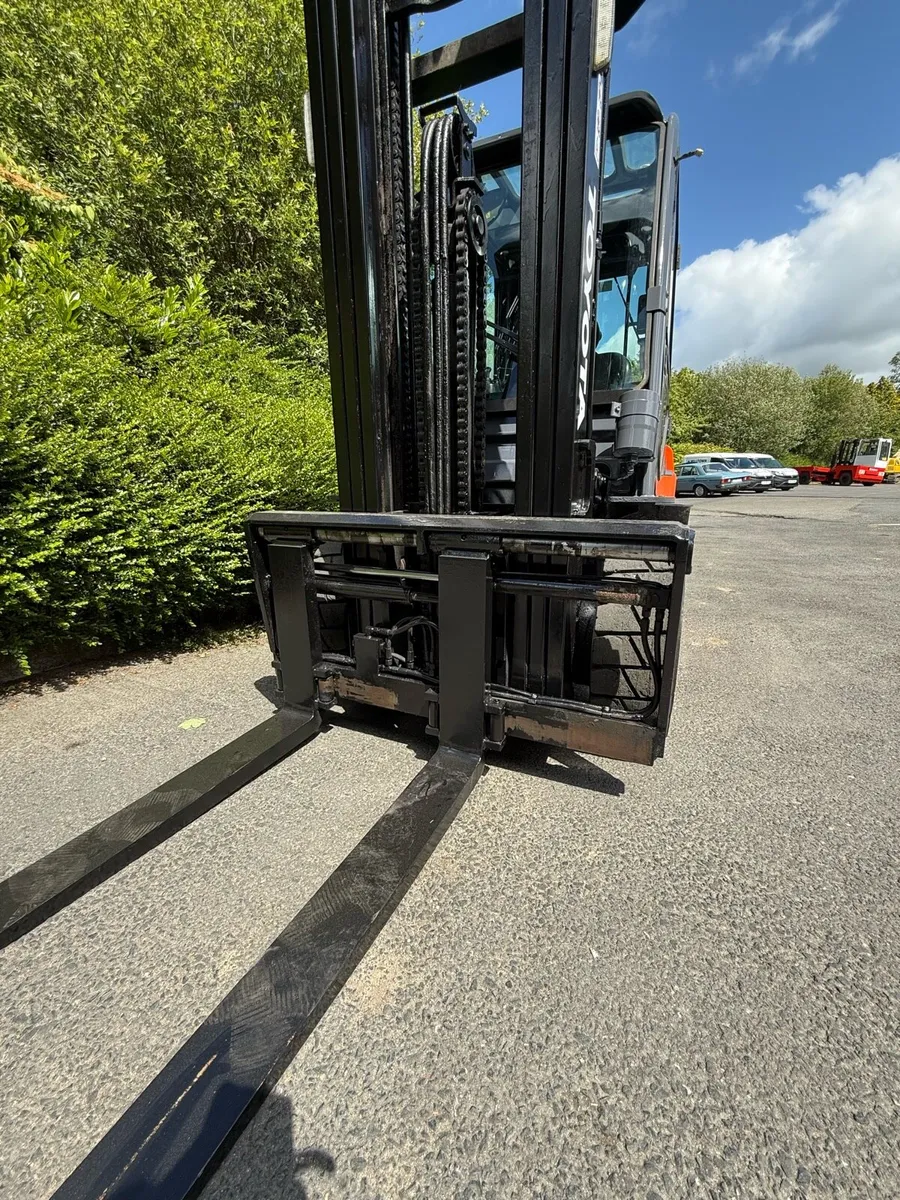 Forklift - Image 3