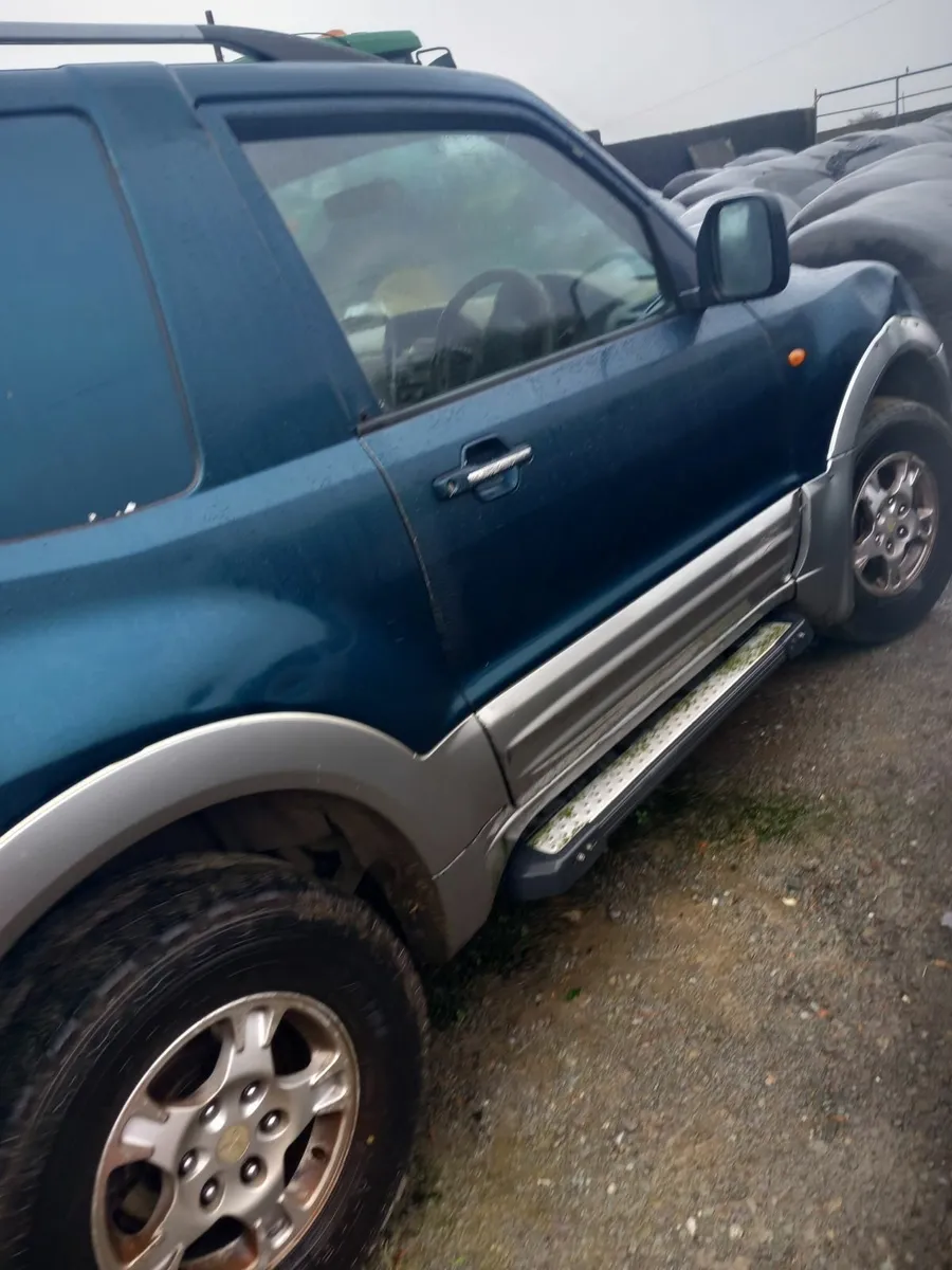 Mitsubishi Pajero 2004 - Image 2
