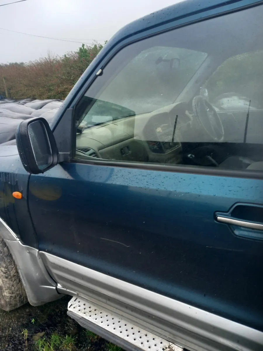 Mitsubishi Pajero 2004 - Image 3