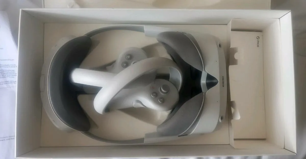 PICO 4 VR Gaming Headset - Image 1