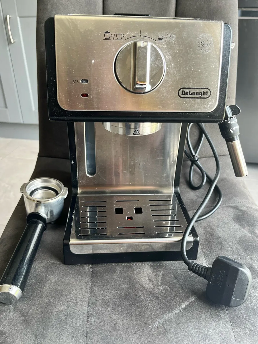 Delonghi coffee machine - Image 1