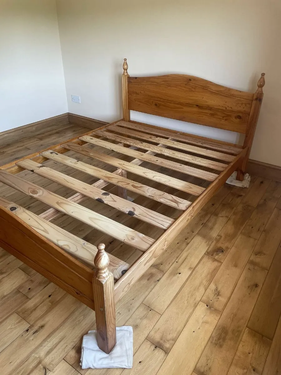 Double bed frame (4,6ft ) - Image 1