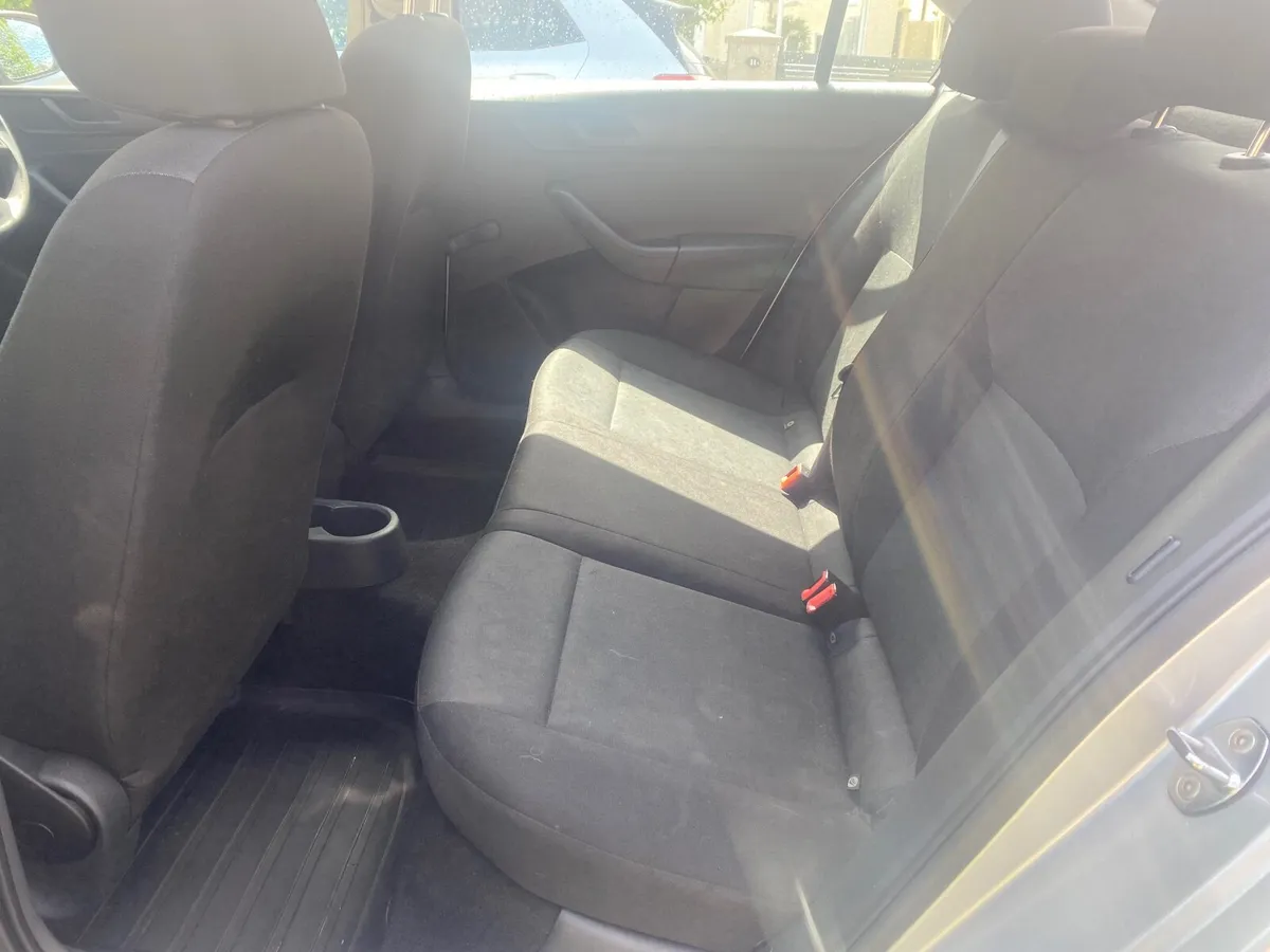 Skoda Rapid 2013 - Image 2