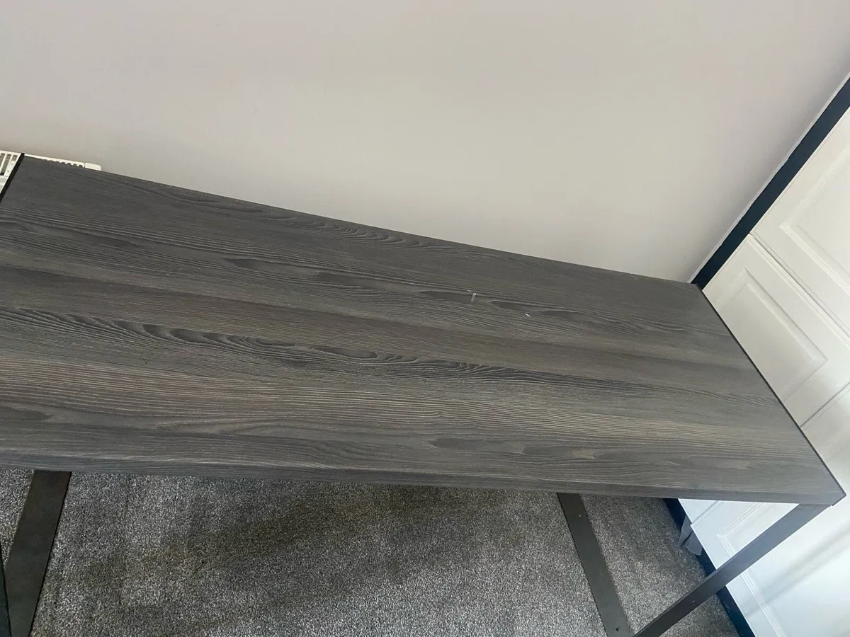Computer desk - Image 1