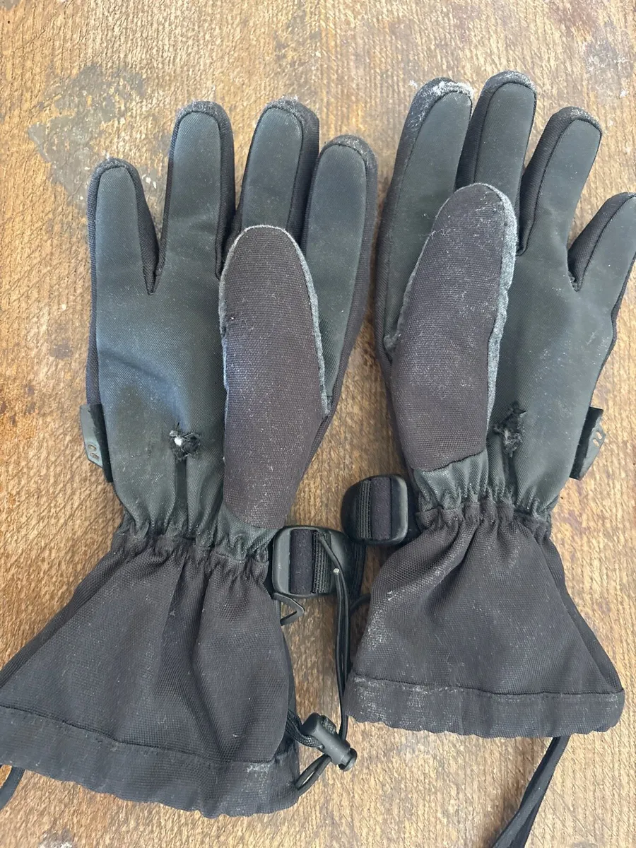 1 pair of billabong Snow boarding gloves - Image 2