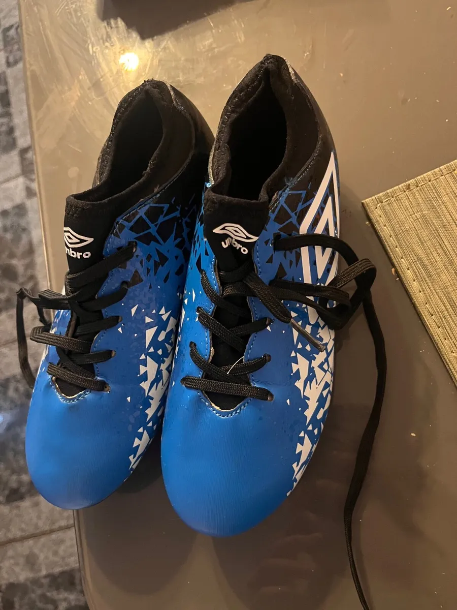 Boys Umbro football boots