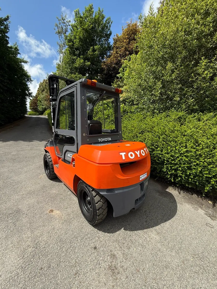 Forklift - Image 2